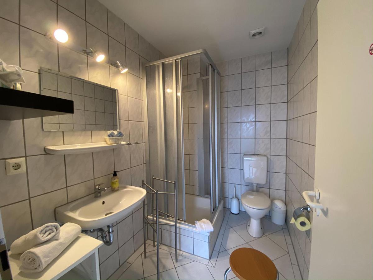 Pension Zum Blumchen Schwerin  Exterior photo